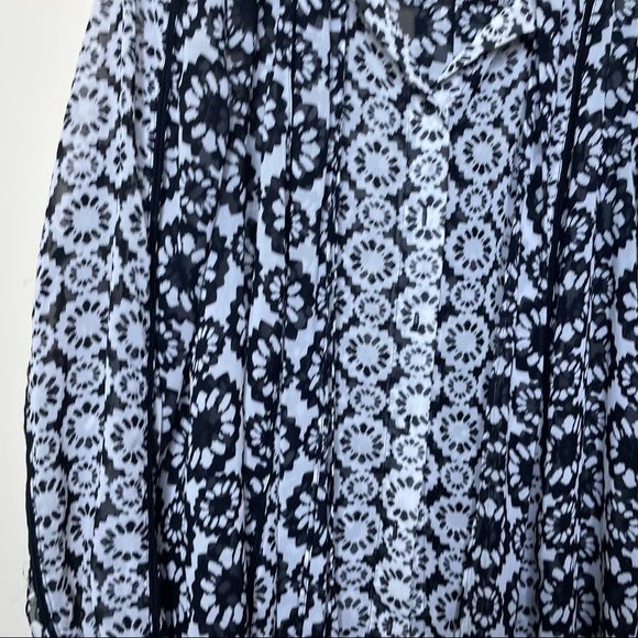 Lane Bryant Black White Floral Sheer Button Up Top - Picture 5 of 10